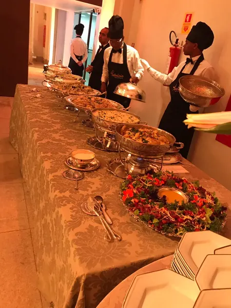 Patrícia Buffet - Decoração com Velas e Flores
